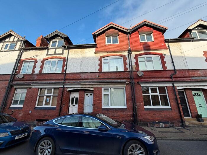 4 Bedroom Terraced House For Sale In Hawthorn Vale, Leeds, LS7