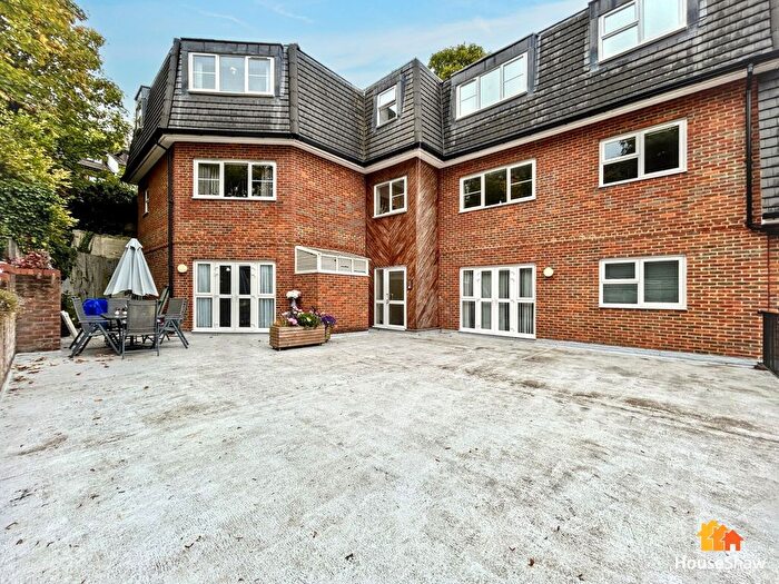 2 Bedroom Flat For Sale In Hospital Hill, Chesham, HP5