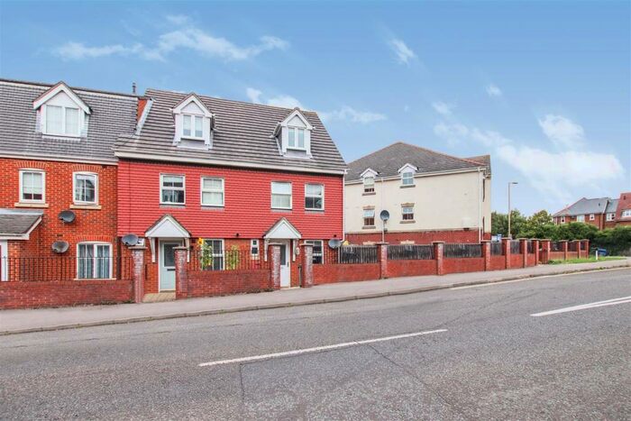 3 Bedroom End Of Terrace House To Rent In Avro Court, Hamble, SO31