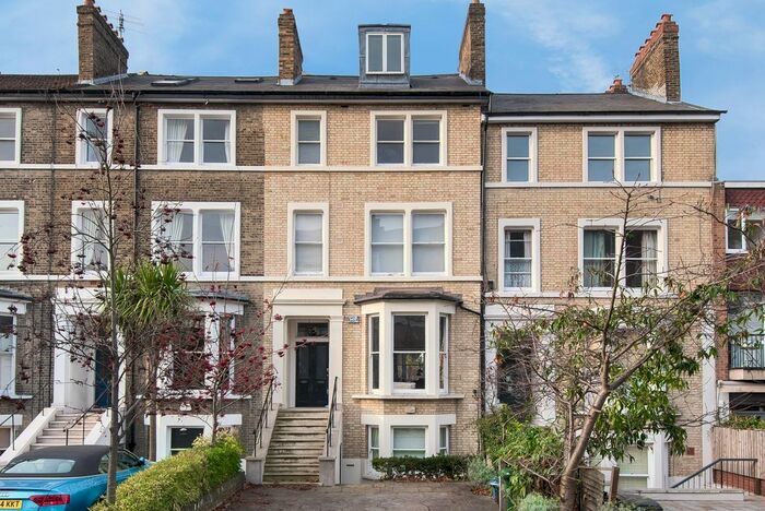 3 Bedroom Flat To Rent In Friars Stile Road, Richmond, TW10