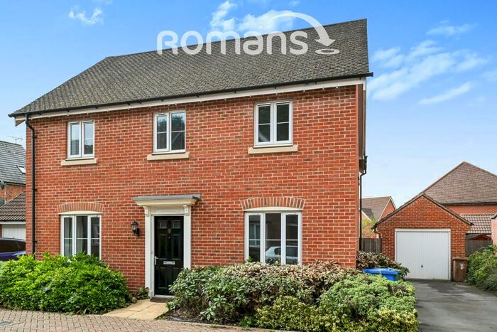 4 Bedroom Detached House To Rent In Critcher Close, RG12