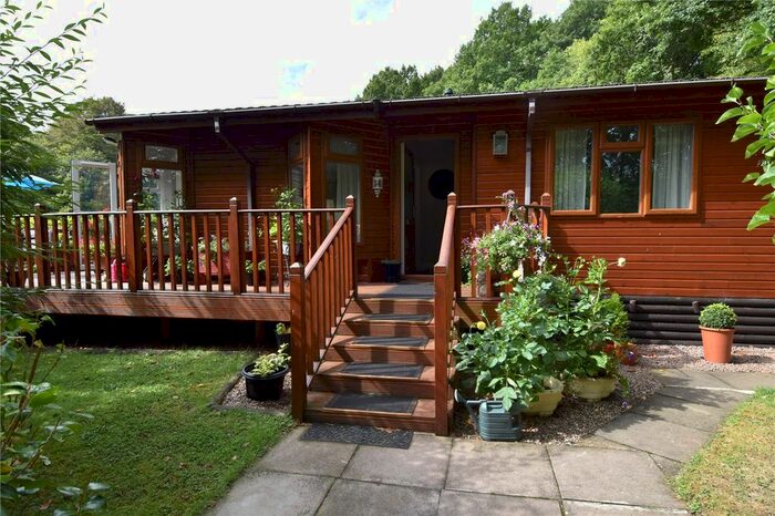 2 Bedroom Mobile/park Home For Sale In The Glade, Coppice Park, Ockeridge, Wichenford, Worcestershire, WR6