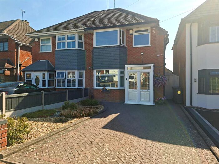 3 Bedroom Semi-Detached House For Sale In Brean Avenue, Solihull, B26