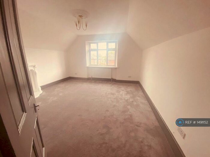 2 Bedroom Flat To Rent In Cadogan Road, Surbiton, KT6