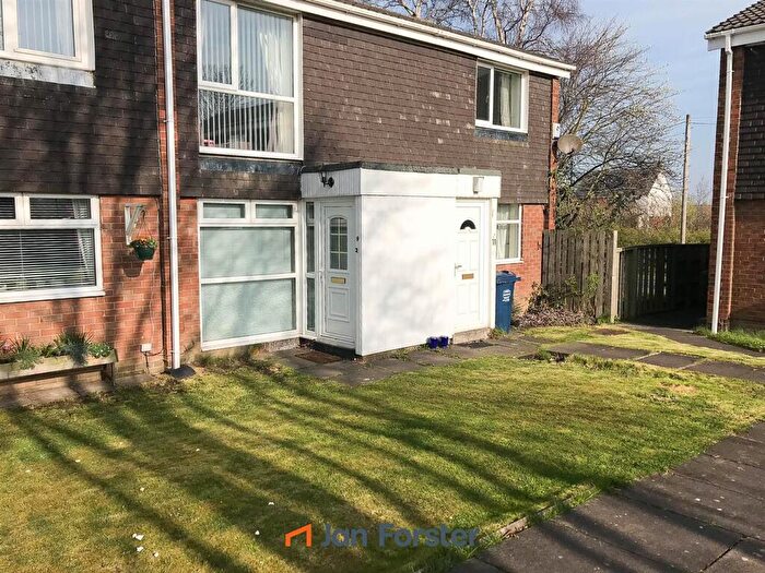 2 Bedroom Flat For Sale In Skelton Court, Newcastle Upon Tyne, NE3