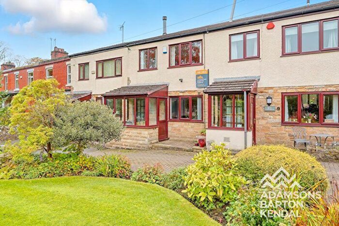 2 Bedroom Cottage For Sale In Lower Standrings, Norden, OL11