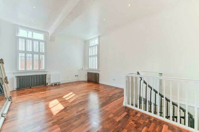 2 Bedroom Flat To Rent In Tweedy Road, Bromley, BR1