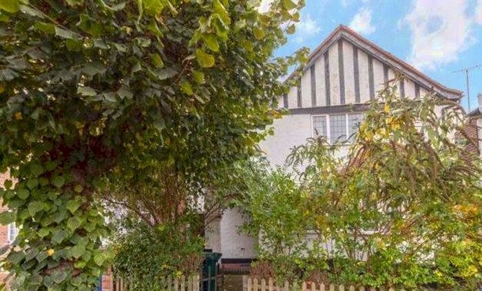 3 Bedroom Detached House To Rent In Brookside Road, Golders Green, London, NW11