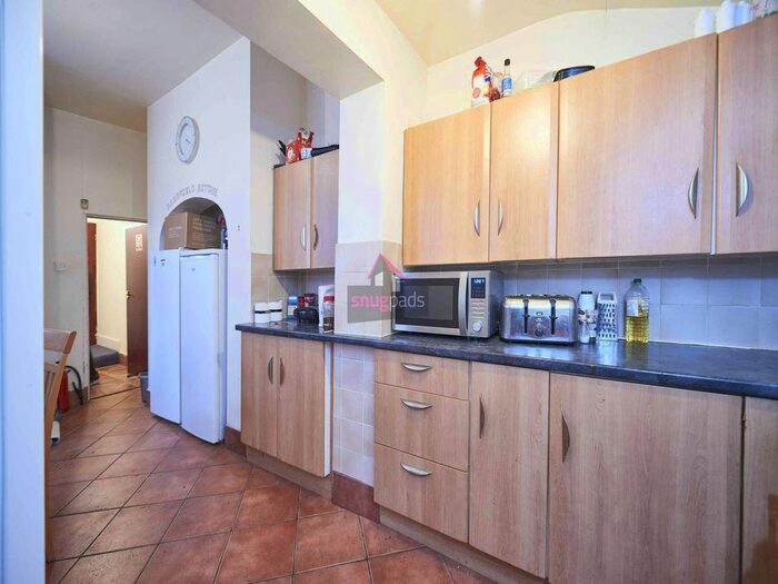 6 Bedroom Property To Rent In Barrfield Road, Salford, M6