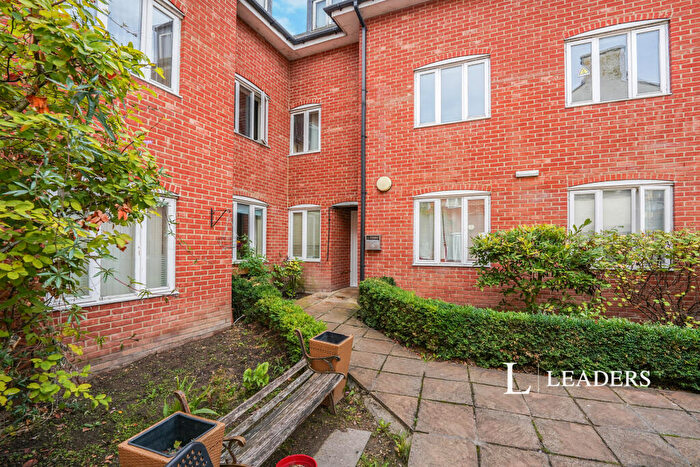 1 Bedroom Flat To Rent In Russell Street, Stroud, GL5