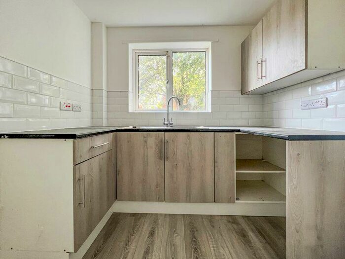 1 Bedroom Flat To Rent In Savick Avenue, Breightmet, Bolton, BL2