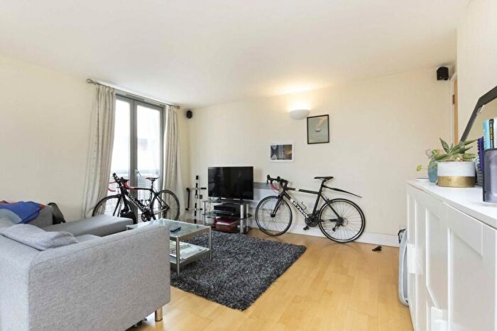 2 Bedroom Flat To Rent In Plumbers Row, Aldgate East, E1