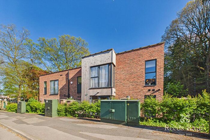 3 Bedroom Apartment To Rent In Middlewood Drive, Sheffield, S6