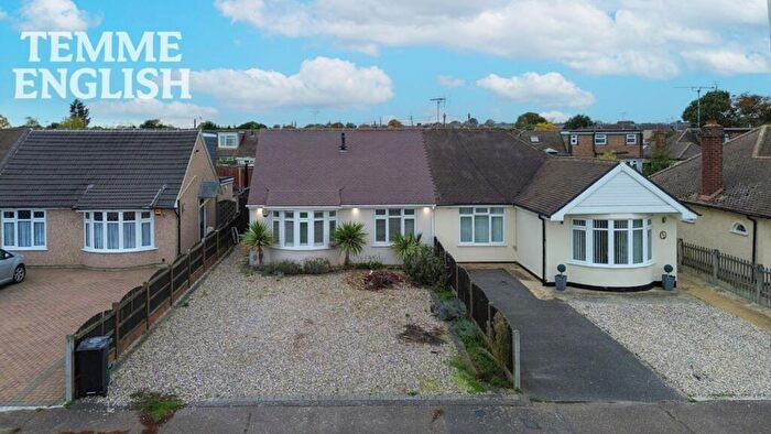 3 Bedroom Bungalow For Sale In Laurel Avenue, Essex, SS12
