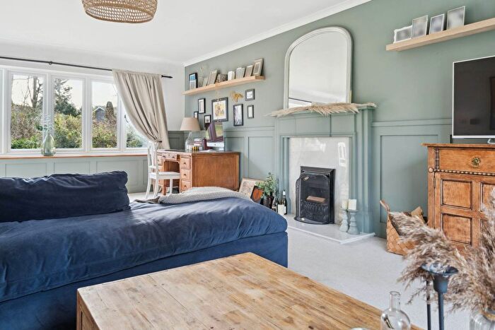 5 Bedroom Detached House For Sale In Chestnut End, Halton, HP22