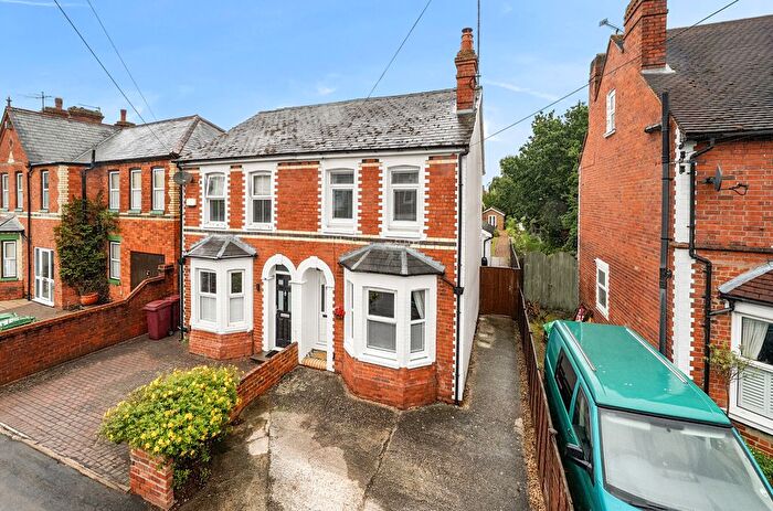 3 Bedroom Semi-detached House For Sale In Recreation Road, Tilehurst, Reading, RG30
