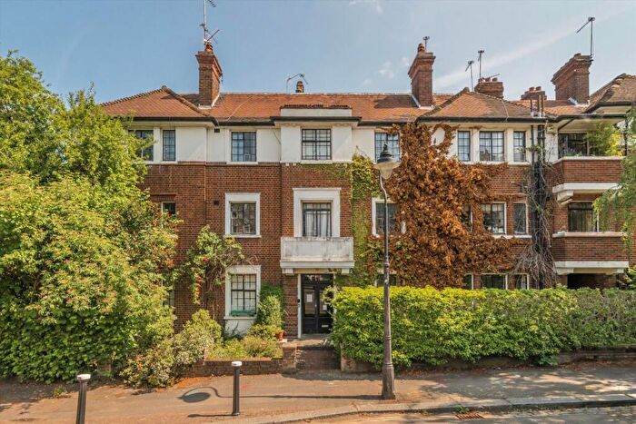 2 Bedroom Flat For Sale In Bloomfield Road, Highgate, N6