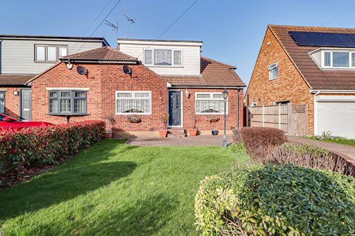 3 Bedroom Chalet For Sale In Wren Close, Leigh-On-Sea, SS9