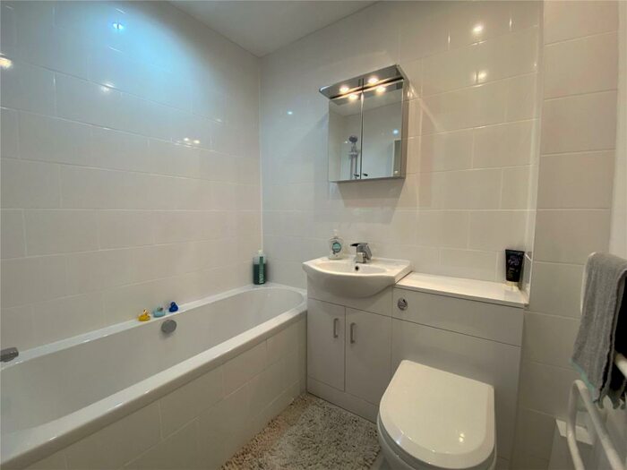2 Bedroom Flat For Sale In Blythe Way, Shanklin, Isle Of Wight, PO37