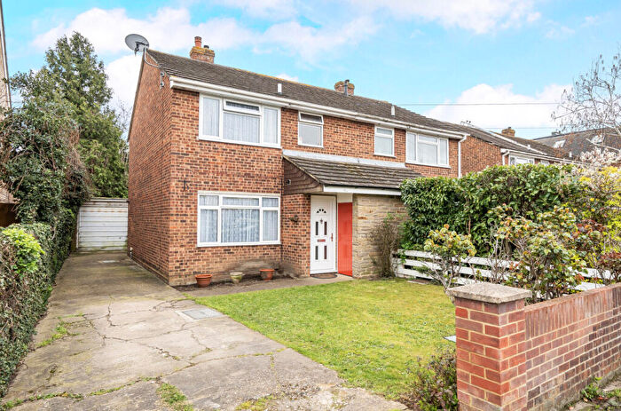 3 Bedroom Semi Detached House For Sale In Homefield Road, Walton On Thames, Surrey, KT12