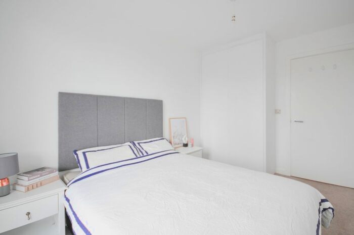 3 Bedroom Flat To Rent In Lockgate Square, Salford, M5