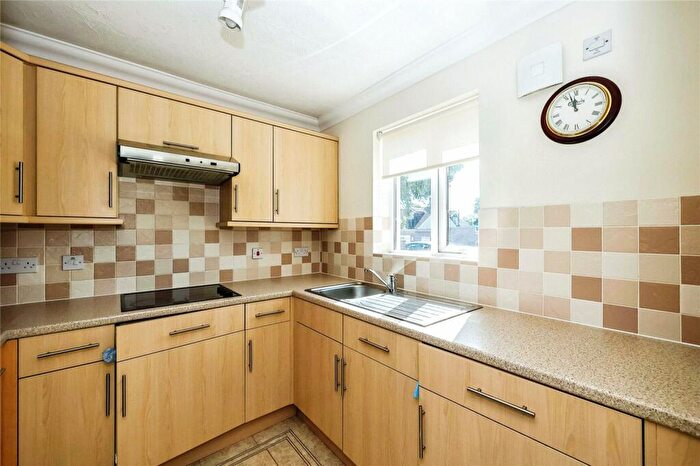 1 Bedroom Flat For Sale In Padnell Road, Waterlooville, Hampshire, PO8