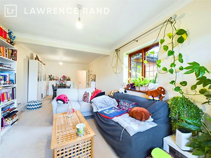 3 Bedroom Flat To Rent In Hervines Court, Amersham, Buckinghamshire, HP6