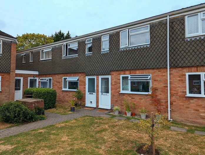 2 Bedroom Maisonette To Rent In Battys Barn Close, Wokingham, RG40