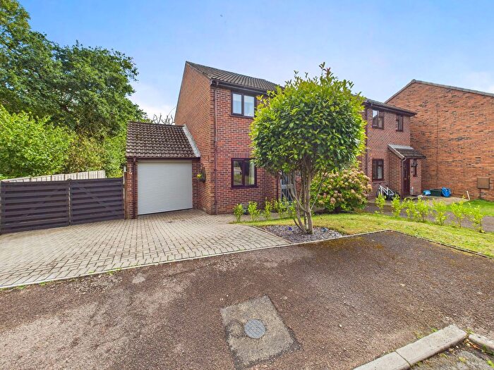 3 Bedroom Link Detached House For Sale In Meadowbank, Lydney, GL15