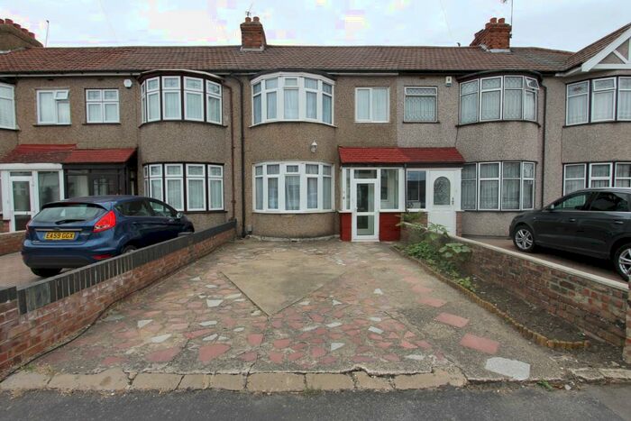 3 Bedroom House To Rent In Hedworth Avenue, London, EN8