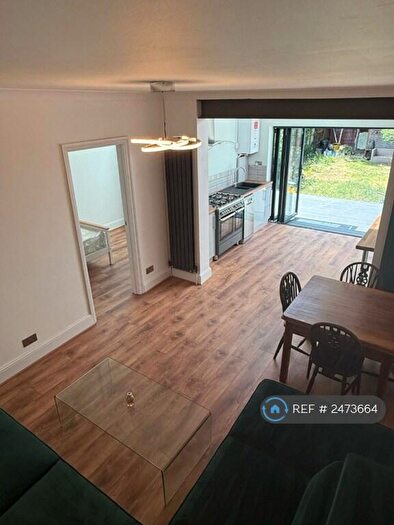 2 Bedroom Flat To Rent In Ewart Grove, London, N22
