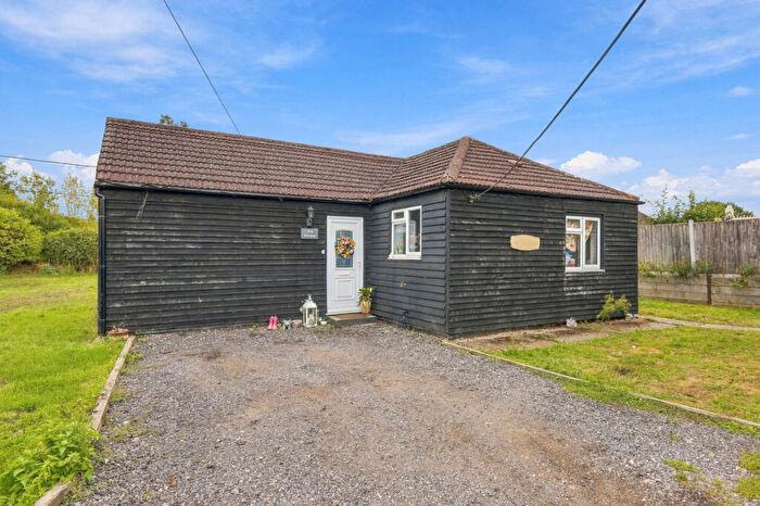 2 Bedroom Bungalow For Sale In Cranleigh Gardens, Hockley, SS5