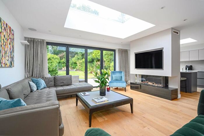 3 Bedroom Detached House To Rent In Spenser Avenue, Weybridge, KT13