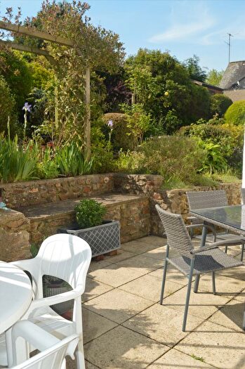 1 Bedroom Flat To Rent In High Street, Honiton, Devon, EX14