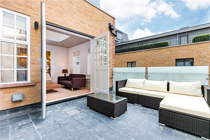 2 Bedroom Flat To Rent In Kings Court North, London, SW3