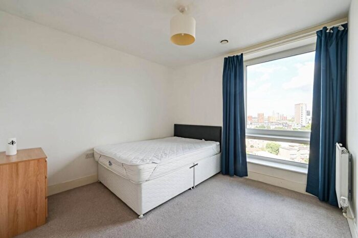 2 Bedroom Flat To Rent In East Ferry Road, Canary Wharf, E14