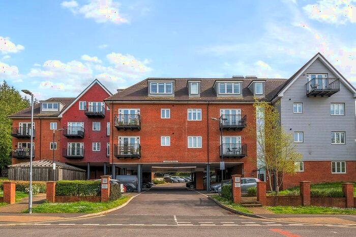1 Bedroom Flat To Rent In Crowthorne Road, Bracknell, RG12
