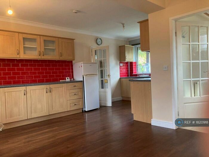 4 Bedroom Semi-Detached House To Rent In Coneygrey Spinney, Flintham, Newark, NG23