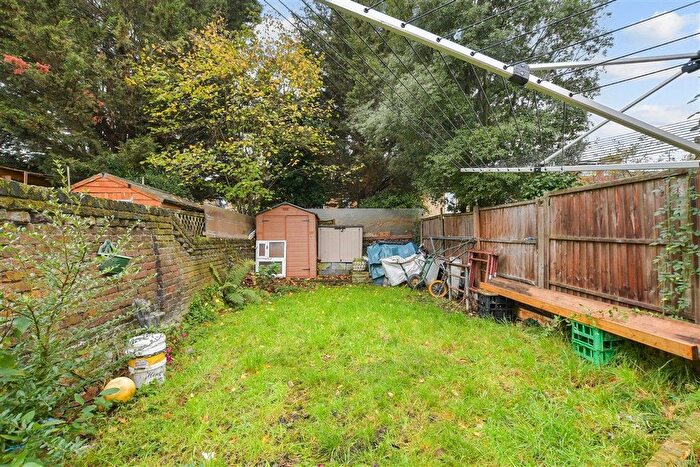 2 Bedroom End Of Terrace House For Sale In Mansfield Road, Ilford, Essex, IG1