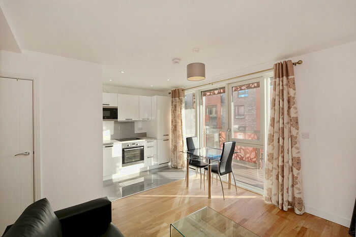 Apartment To Rent In Bluebell House, Redwood Park, SE16