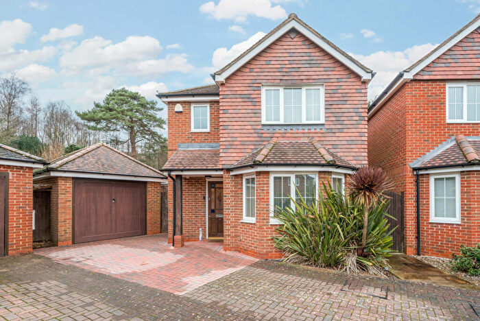 3 Bedroom Detached House For Sale In Forest View, Back Lane, Bucks Horn Oak, GU10