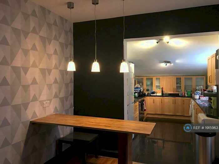 7 Bedroom Terraced House To Rent In Moss Lane East, Manchester, M14