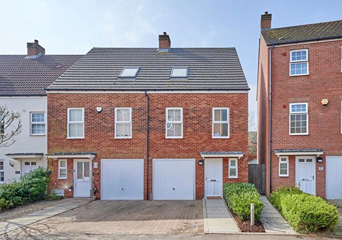 3 Bedroom End Of Terrace House For Sale In Ver Brook Avenue, Markyate, St. Albans, Hertfordshire, AL3