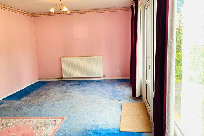3 Bedroom Detached Bungalow For Sale In Lockwood Close, Farnborough, GU14
