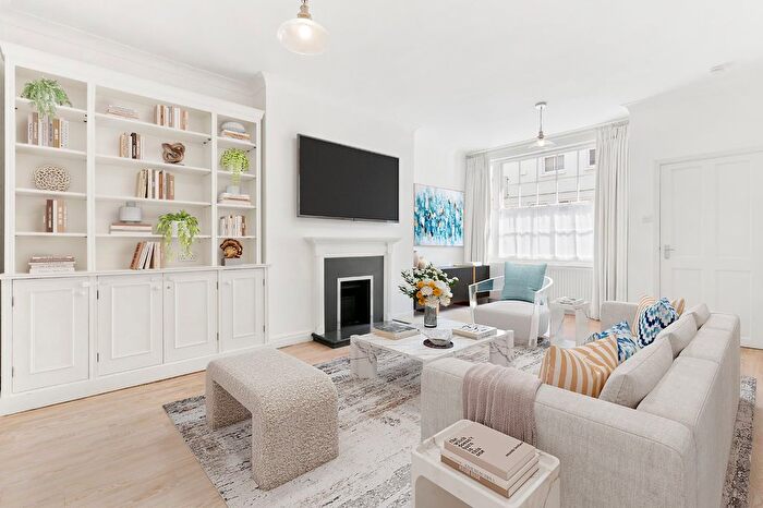 4 Bedroom Mews To Rent In Petersham Mews, South Kensington, SW7