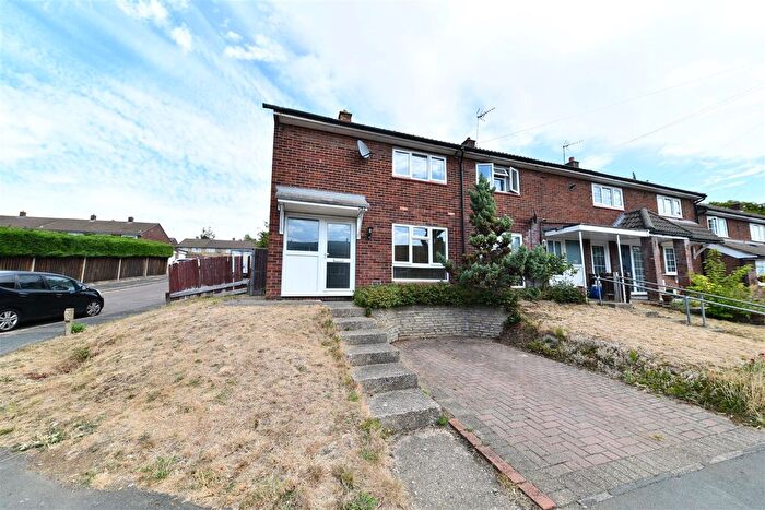 2 Bedroom End Terrace House For Sale In Chertsey Rise, Stevenage, SG2