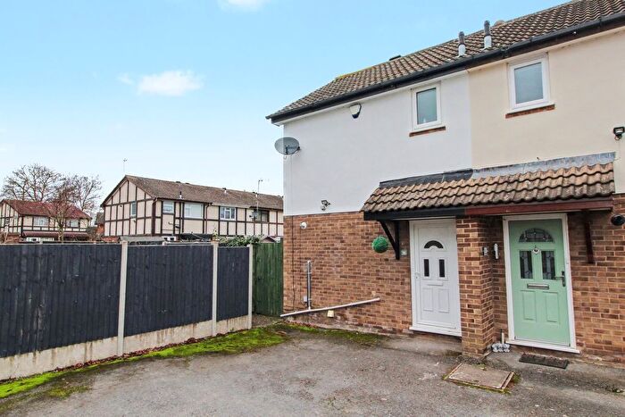 2 Bedroom Town House For Sale In Haybarn Close, Littlethorpe, Leicester, LE19