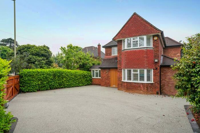4 Bedroom Detached House To Rent In Sidney Road, Walton On Thames, Surrey, KT12