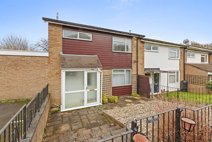 3 Bedroom End Of Terrace House For Sale In Hithercroft Road, High Wycombe, HP13