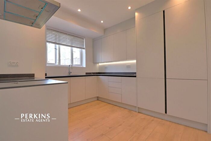 4 Bedroom Semi-Detached House To Rent In Wembley, HA0